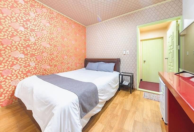 פנסיון Jeju Baekrokdam