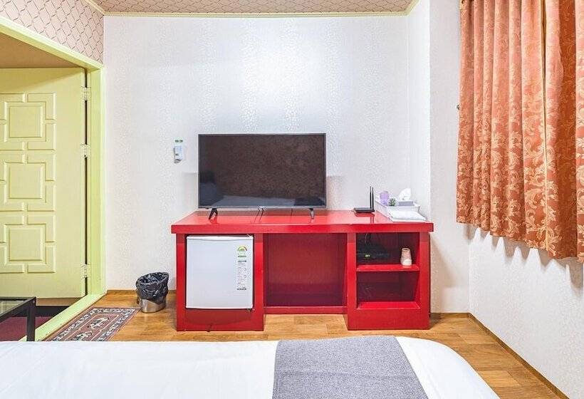 פנסיון Jeju Baekrokdam