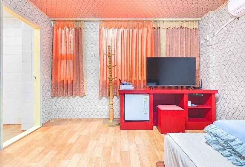 פנסיון Jeju Baekrokdam