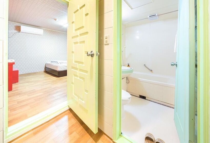 פנסיון Jeju Baekrokdam