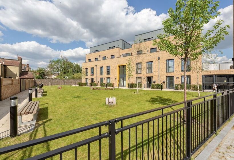 Emerald Apartments London