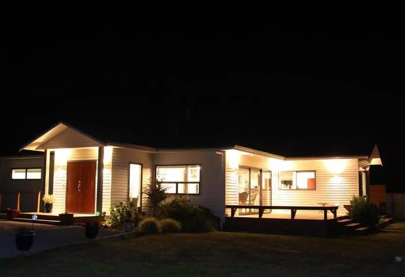 تختخواب و صبحانه Richmond Farm Lodge