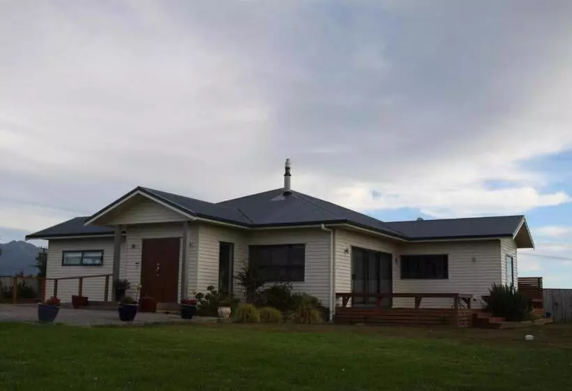 تختخواب و صبحانه Richmond Farm Lodge