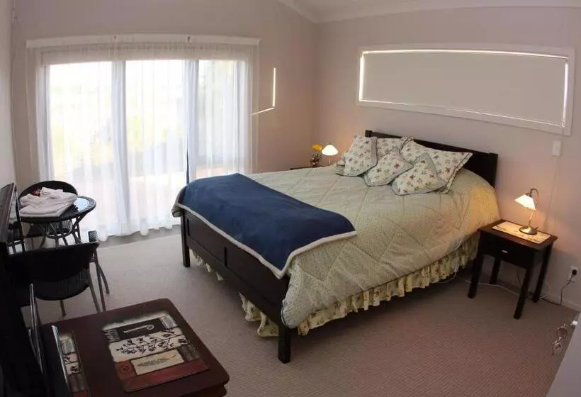 تختخواب و صبحانه Richmond Farm Lodge