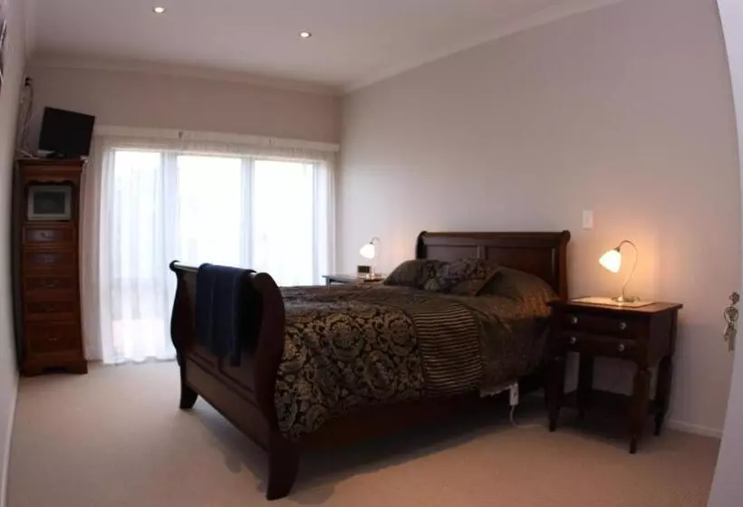 تختخواب و صبحانه Richmond Farm Lodge