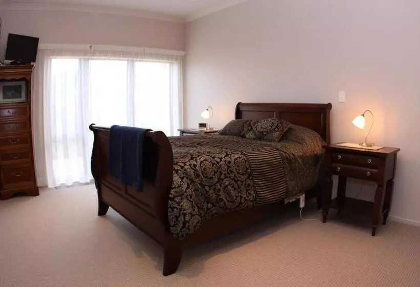 تختخواب و صبحانه Richmond Farm Lodge