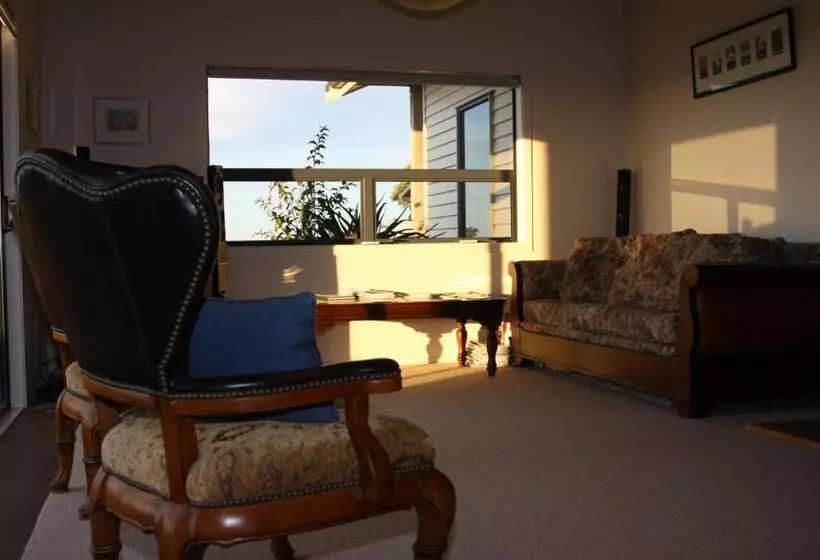 تختخواب و صبحانه Richmond Farm Lodge