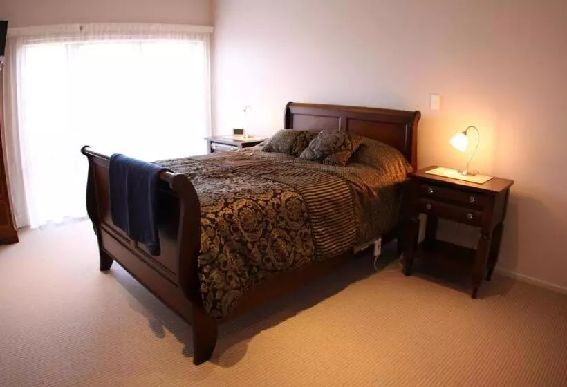 تختخواب و صبحانه Richmond Farm Lodge