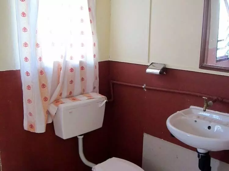 هتل Mile 36 Lodge