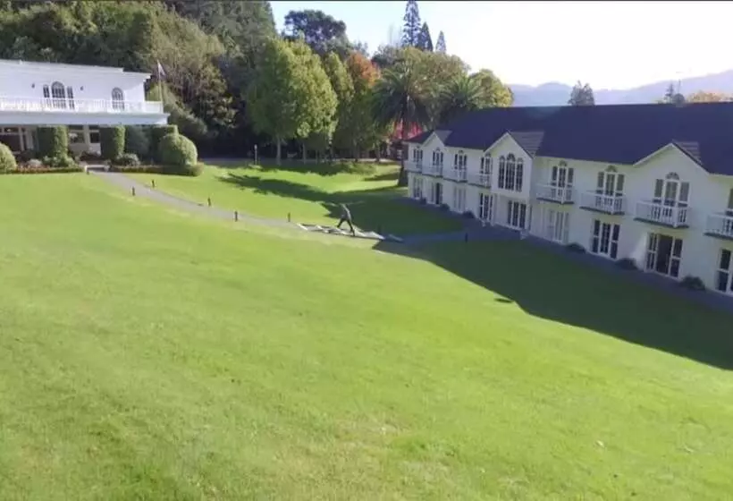 Отель Wallaceville Motor Lodge