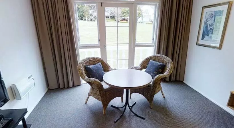 Отель Wallaceville Motor Lodge