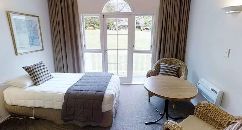 Отель Wallaceville Motor Lodge