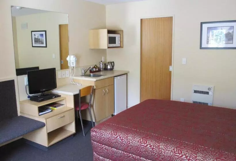 فندق على الطريق Alhambra Oaks Motor Lodge