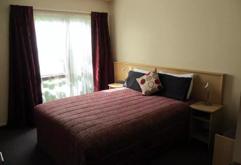 فندق على الطريق Alhambra Oaks Motor Lodge