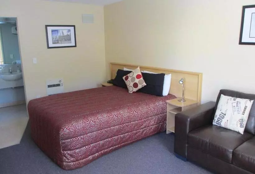 فندق على الطريق Alhambra Oaks Motor Lodge