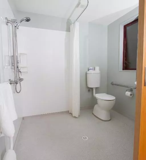 فندق على الطريق Alhambra Oaks Motor Lodge