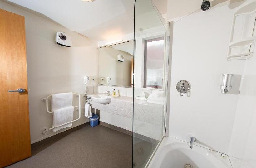 فندق على الطريق Alhambra Oaks Motor Lodge