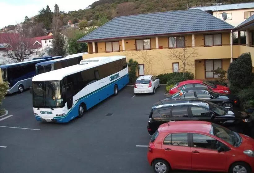 فندق على الطريق Alhambra Oaks Motor Lodge