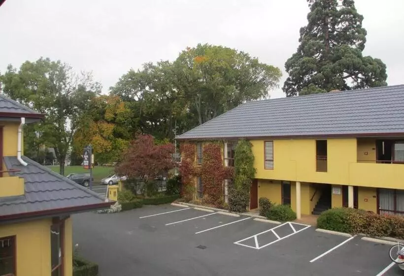 فندق على الطريق Alhambra Oaks Motor Lodge