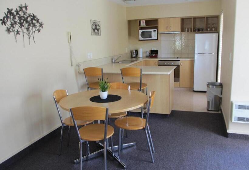 فندق على الطريق Alhambra Oaks Motor Lodge