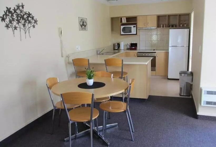 فندق على الطريق Alhambra Oaks Motor Lodge