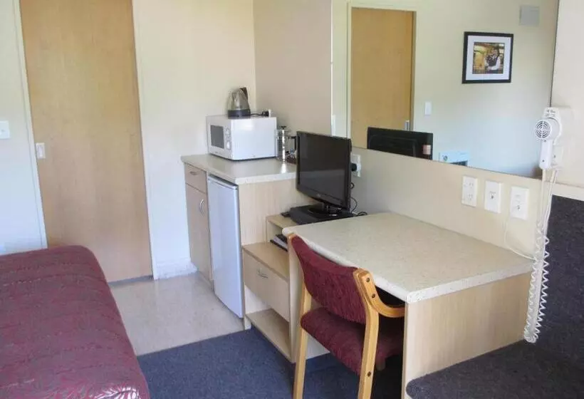 فندق على الطريق Alhambra Oaks Motor Lodge