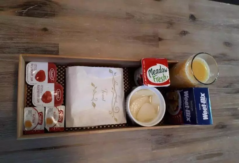 فندق على الطريق Alhambra Oaks Motor Lodge