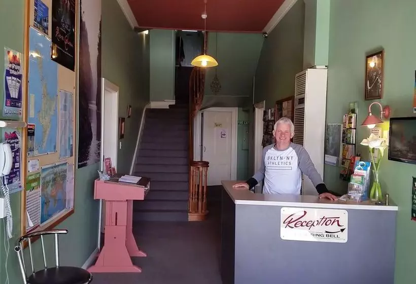 Tamara Riverside Lodge  Hostel/backpacker