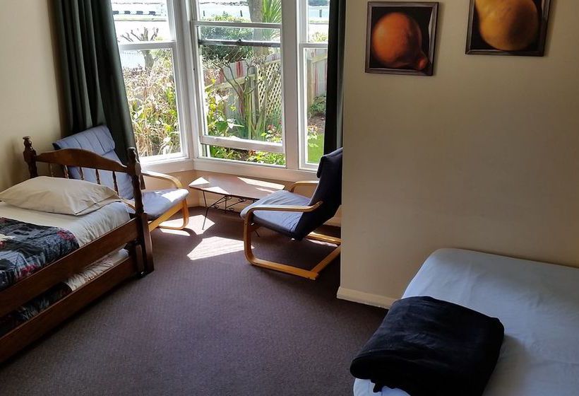 Tamara Riverside Lodge  Hostel/backpacker