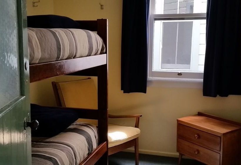 Tamara Riverside Lodge  Hostel/backpacker