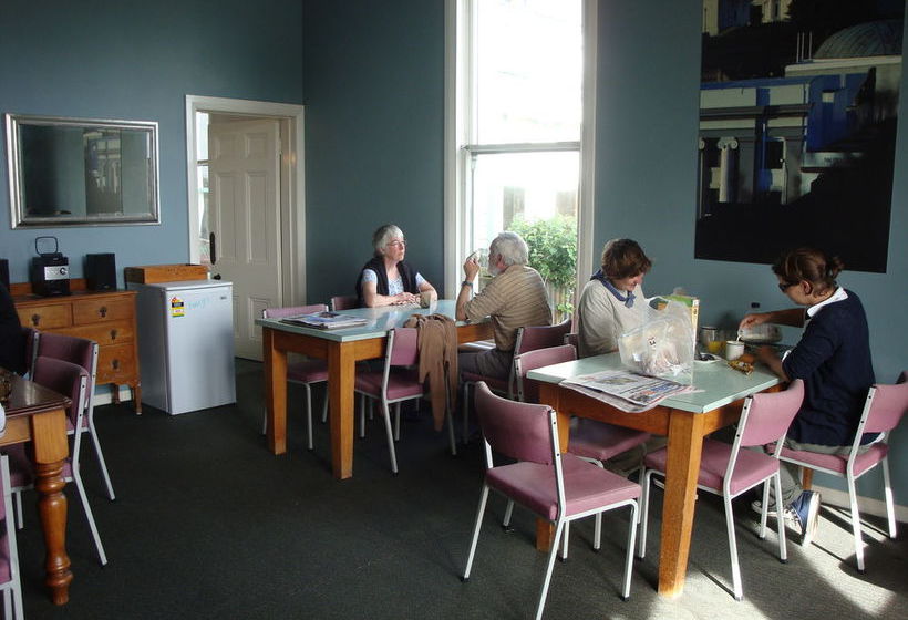 Tamara Riverside Lodge  Hostel/backpacker