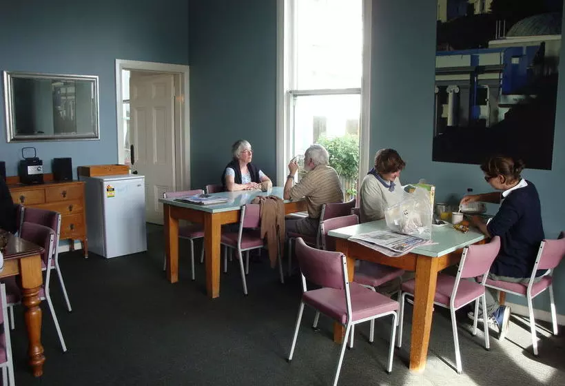 Tamara Riverside Lodge  Hostel/backpacker