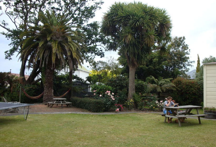 Tamara Riverside Lodge  Hostel/backpacker