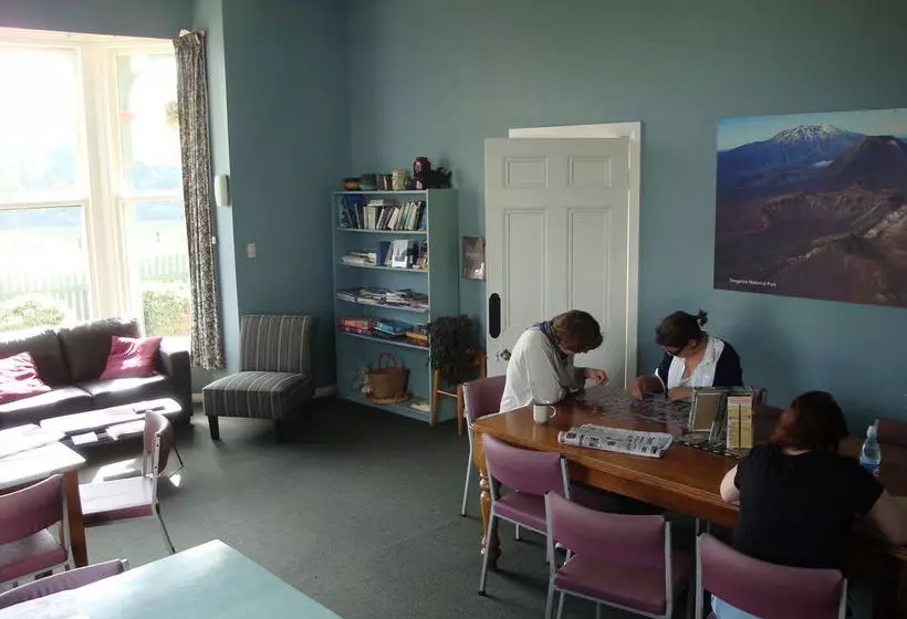 Tamara Riverside Lodge  Hostel/backpacker