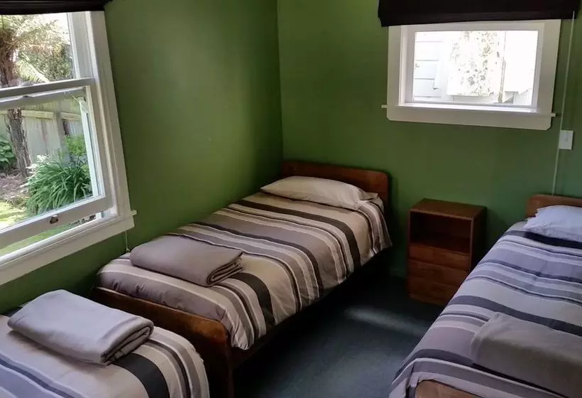 Tamara Riverside Lodge  Hostel/backpacker