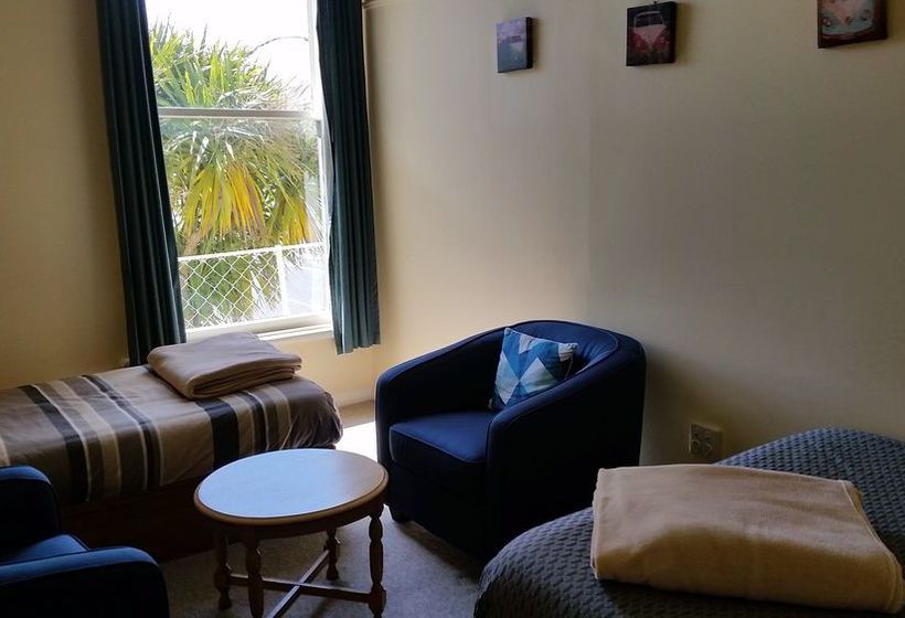 Tamara Riverside Lodge  Hostel/backpacker