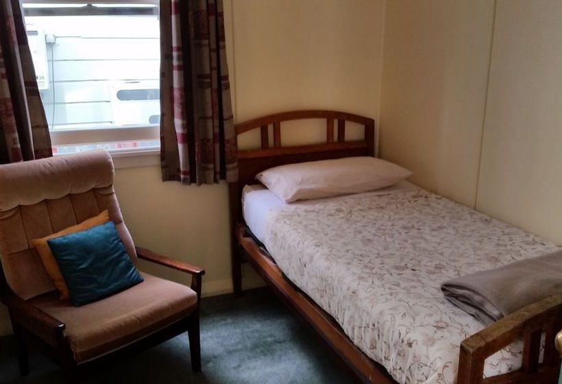 Tamara Riverside Lodge  Hostel/backpacker