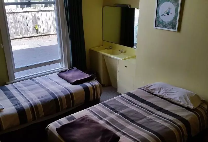 Tamara Riverside Lodge  Hostel/backpacker