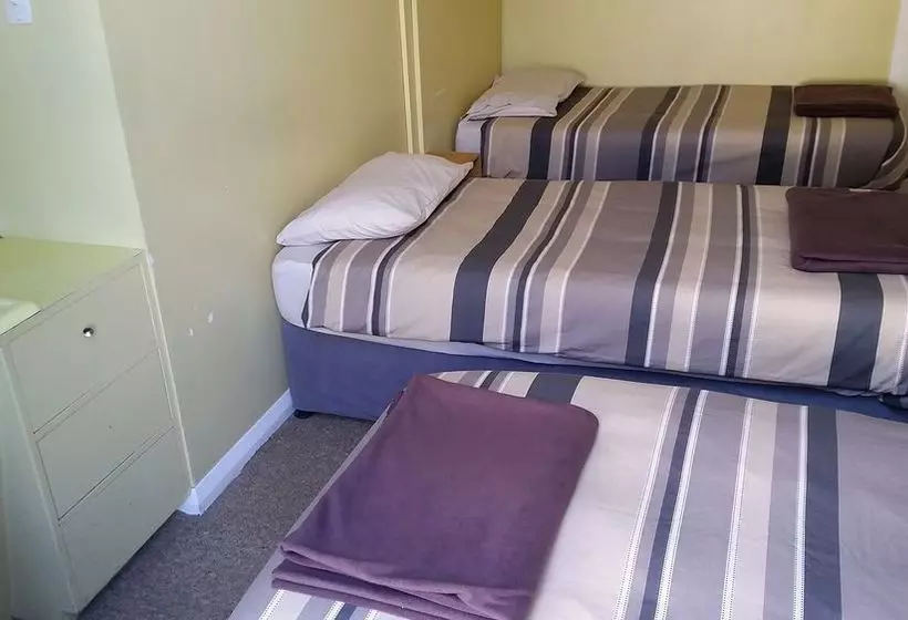 Tamara Riverside Lodge  Hostel/backpacker