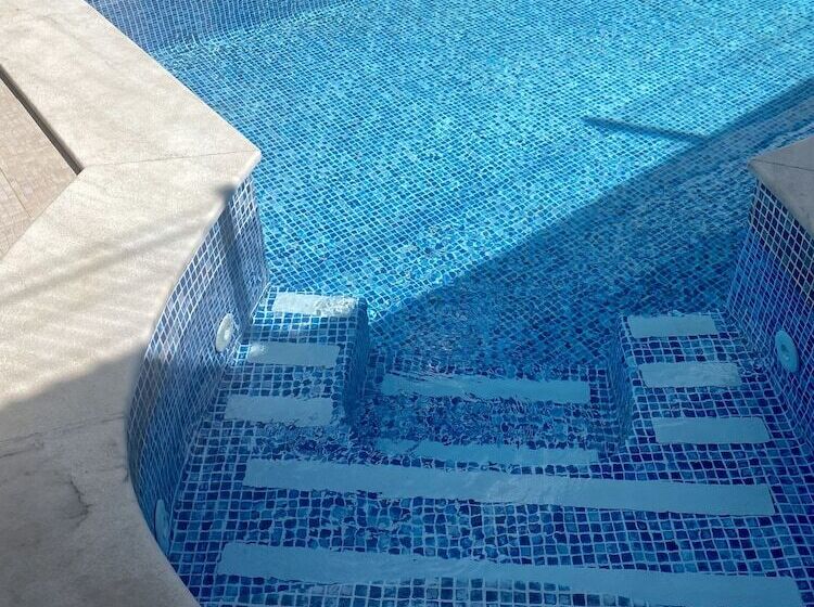 تختخواب و صبحانه Yellow House