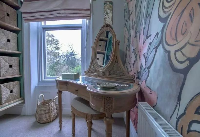 Fabulously Unique 3bd Home Sunderland