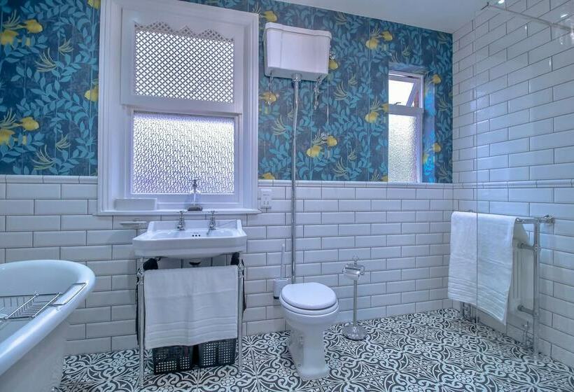 Fabulously Unique 3bd Home Sunderland