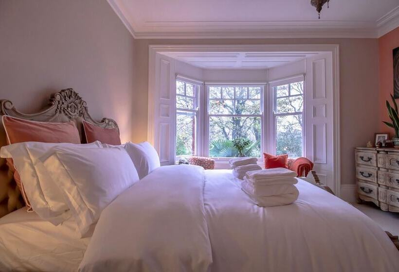 Fabulously Unique 3bd Home Sunderland