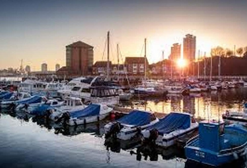 Fabulously Unique 3bd Home Sunderland