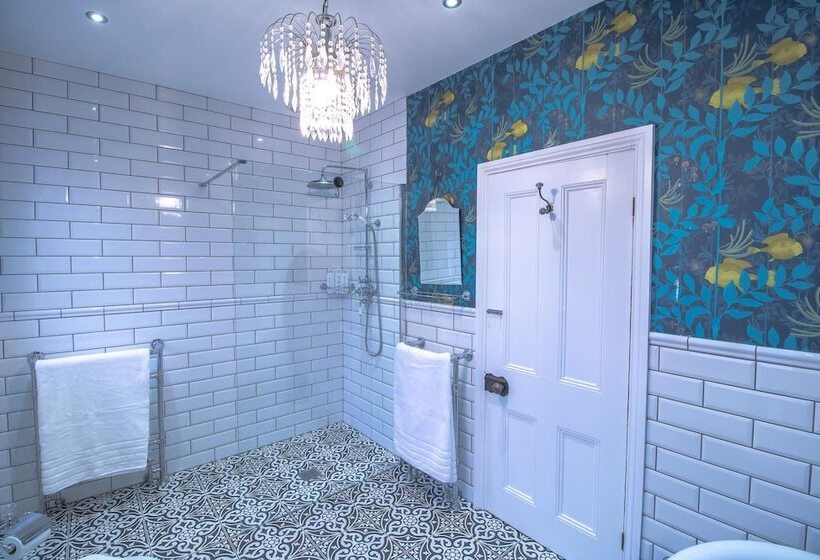 Fabulously Unique 3bd Home Sunderland