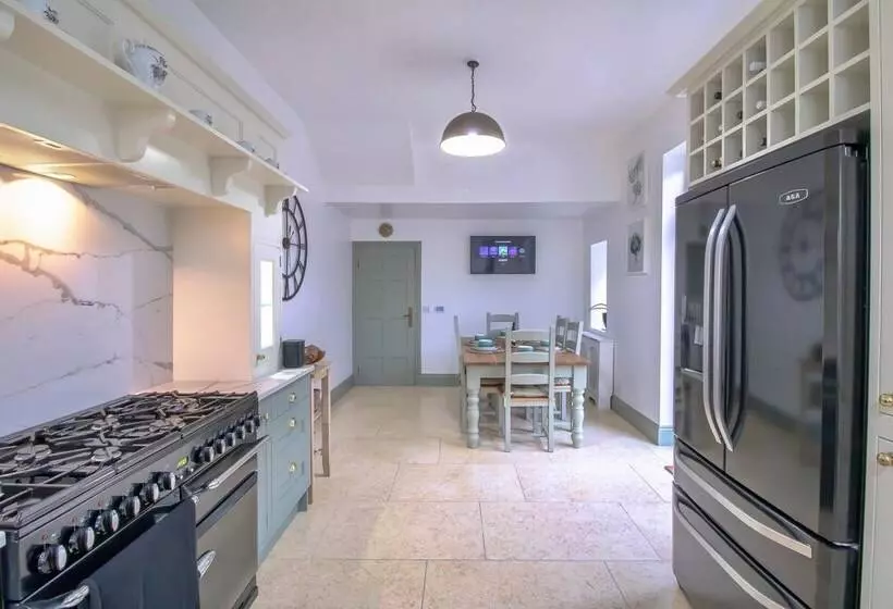 Fabulously Unique 3bd Home Sunderland