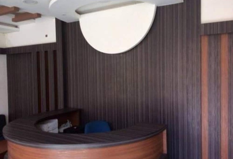 فندق Goroomgo Central Afia Residency Chennai