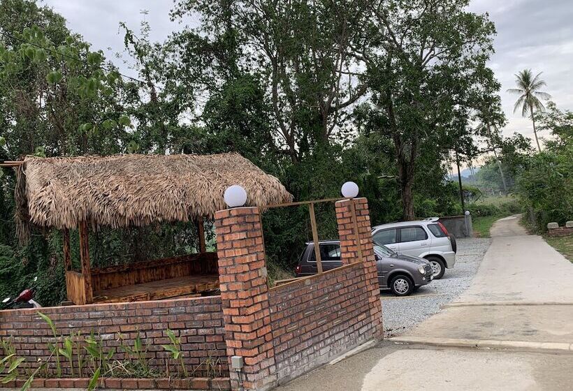 בית מלון כפרי Hujung Kampung