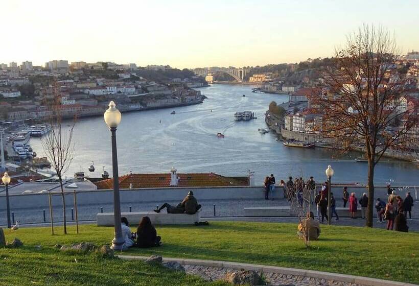 هتل Oporto Explorers