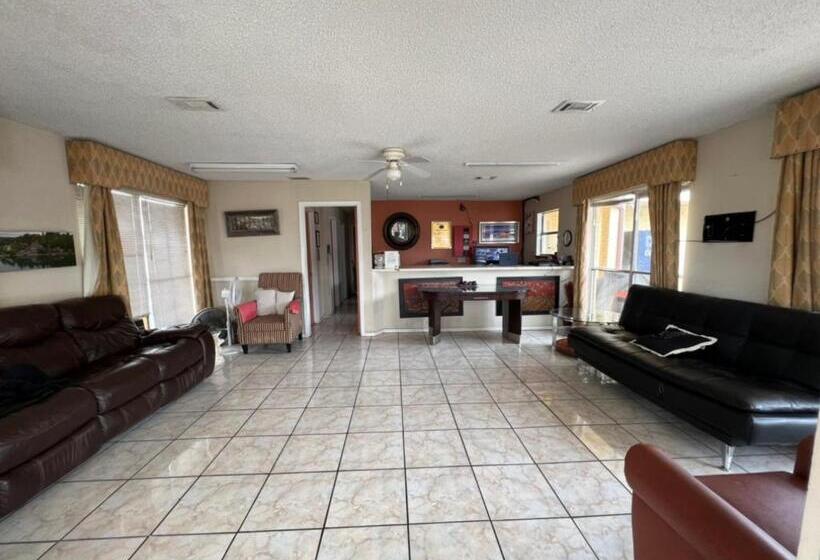 فندق على الطريق Great Western Inn & Suites